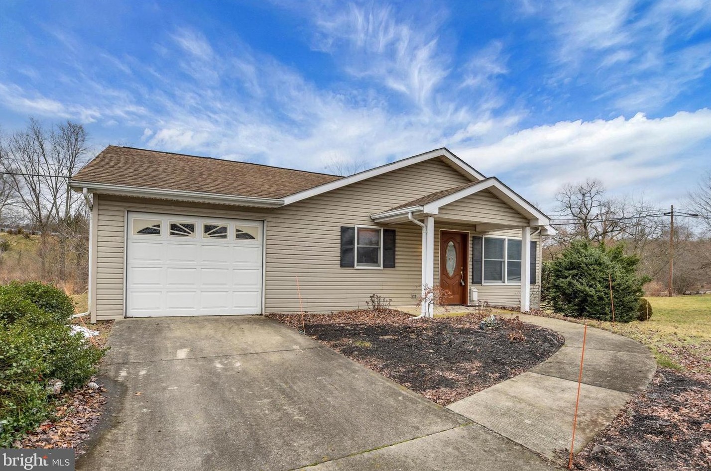 862 Trestle Ct, Lincoln Colliery, PA 17963
