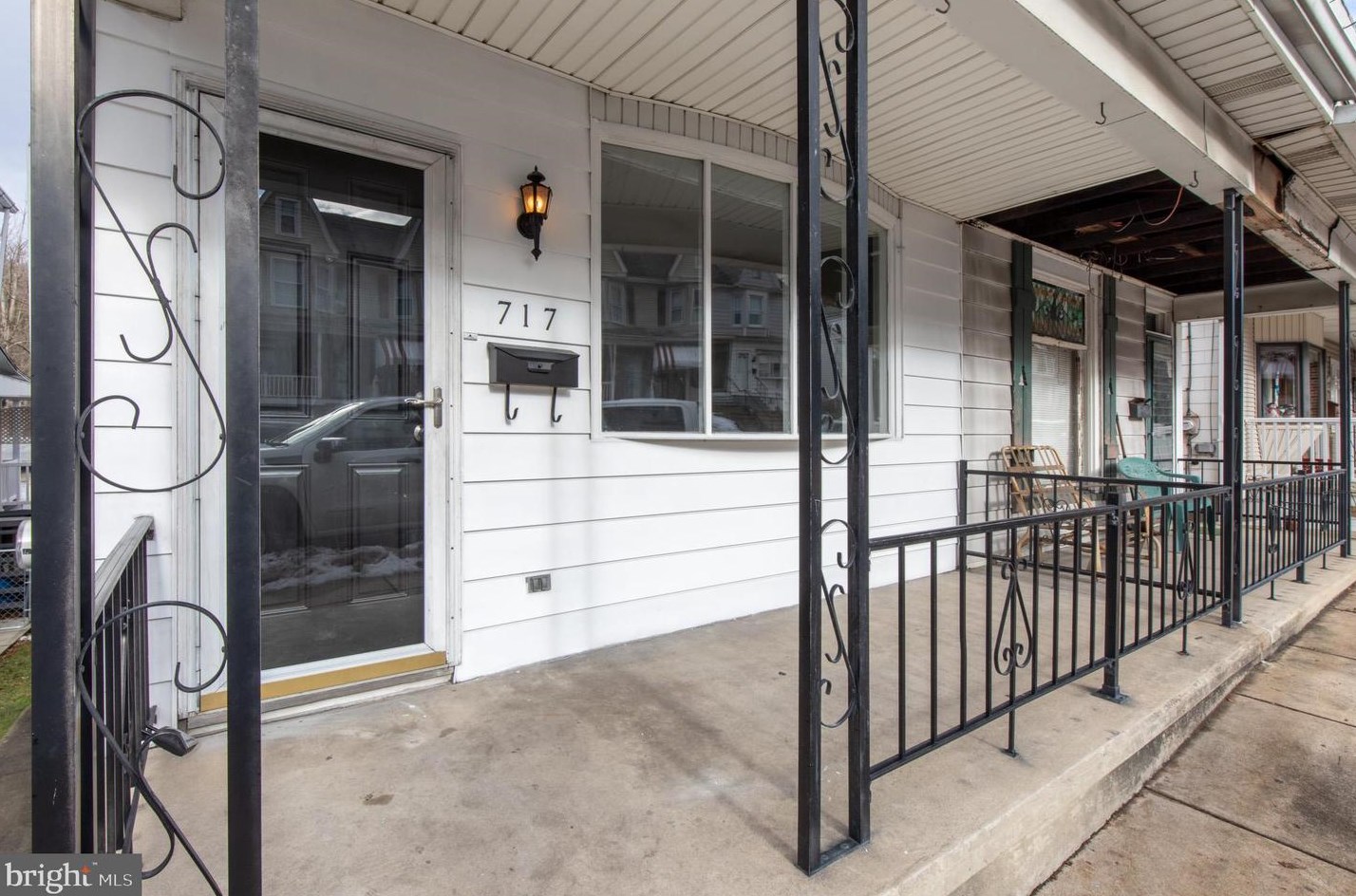 717 E Broad St, Hometown, PA 18252