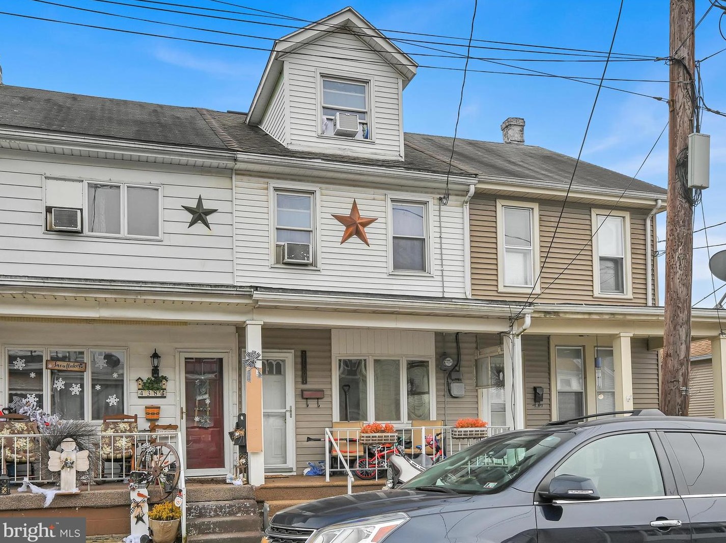 436 E Elm St, Hometown, PA 18252