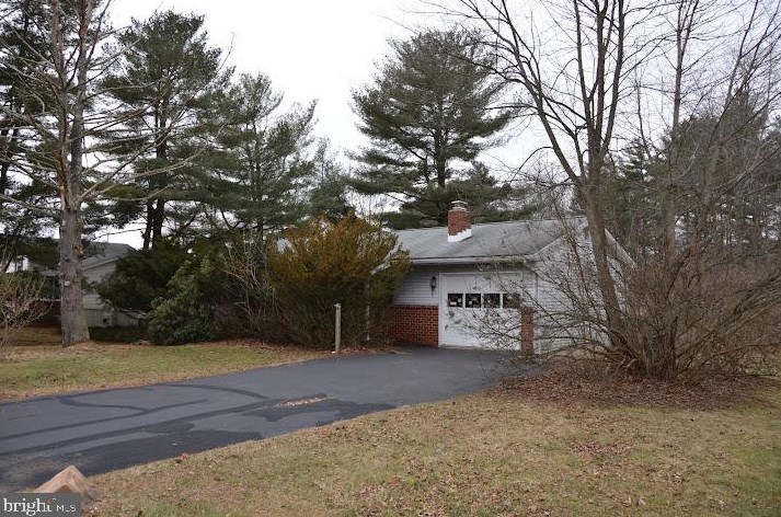 865 Albert Dr, Molino, PA 17961