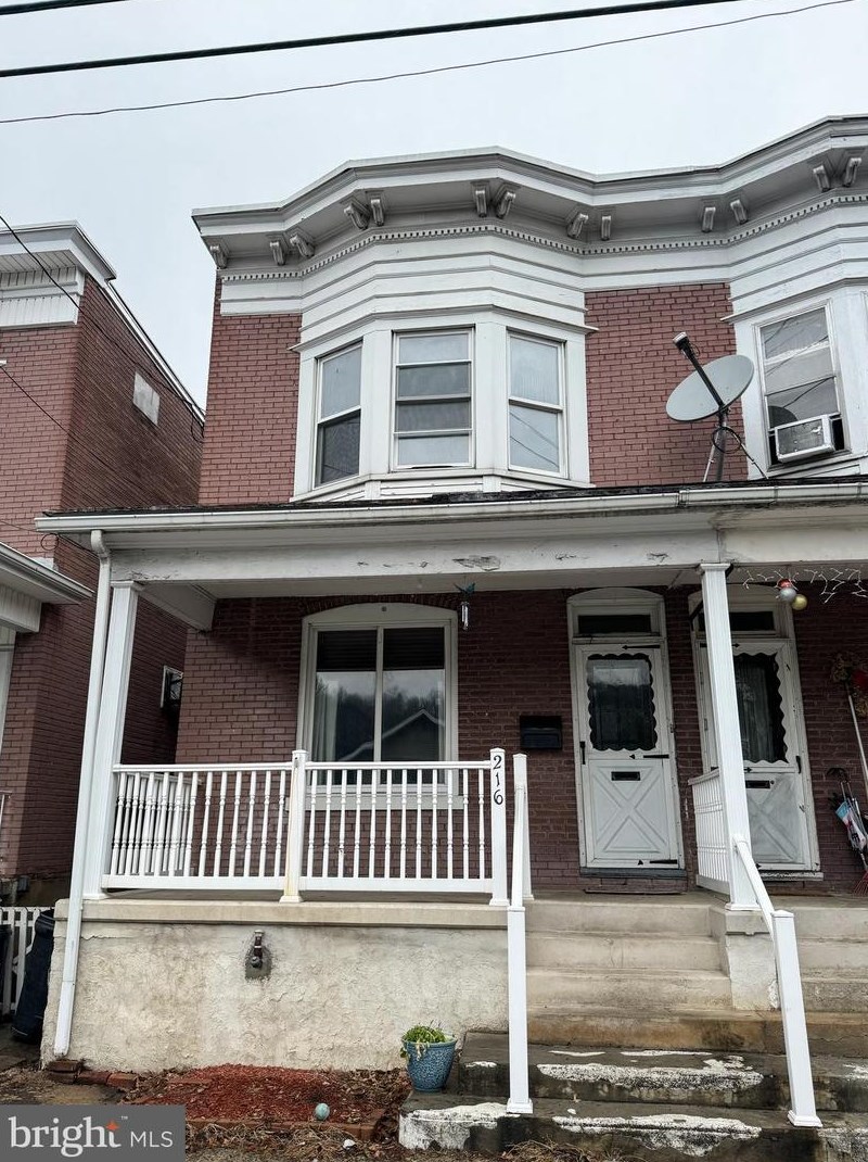 216 Jackson St, Port Carbon, PA 17965