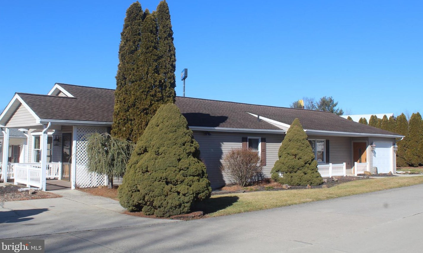 801 Canal Dr, Lincoln Colliery, PA 17963