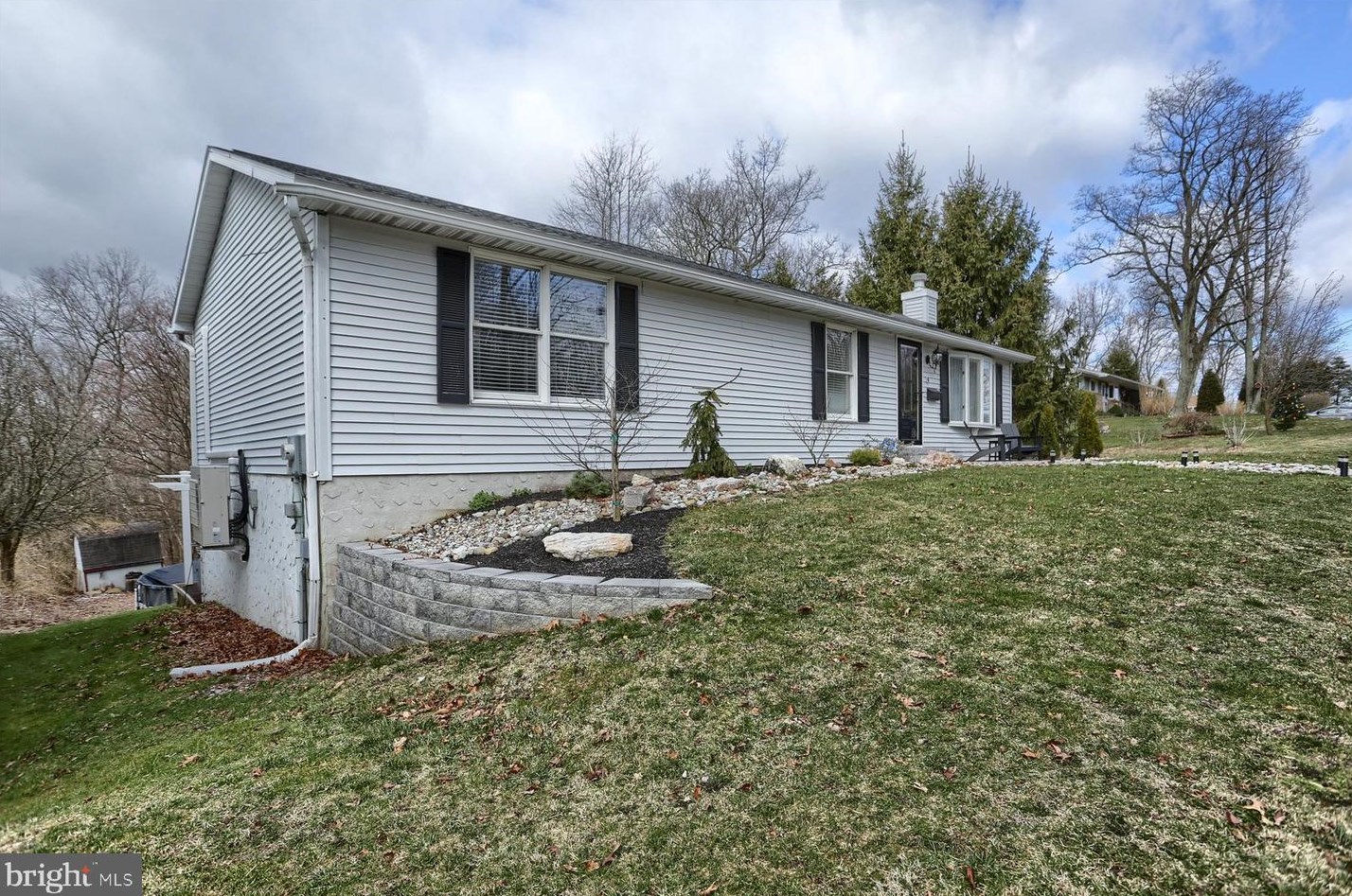 28 Spencer St, Frackville, PA 17931-1505