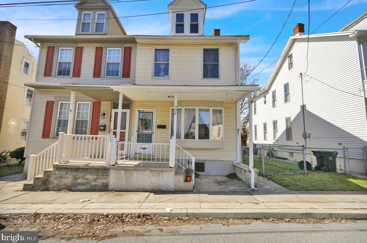 226 Warren St, Molino, PA 17961-1830