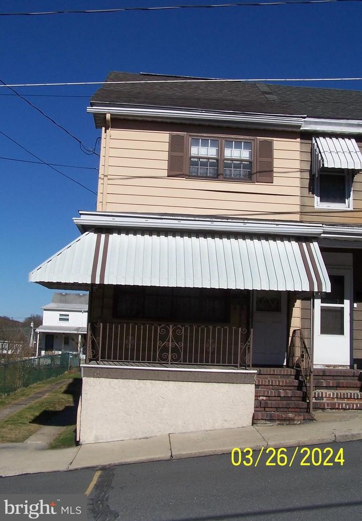 221 1st St, Coaldale, PA 18218