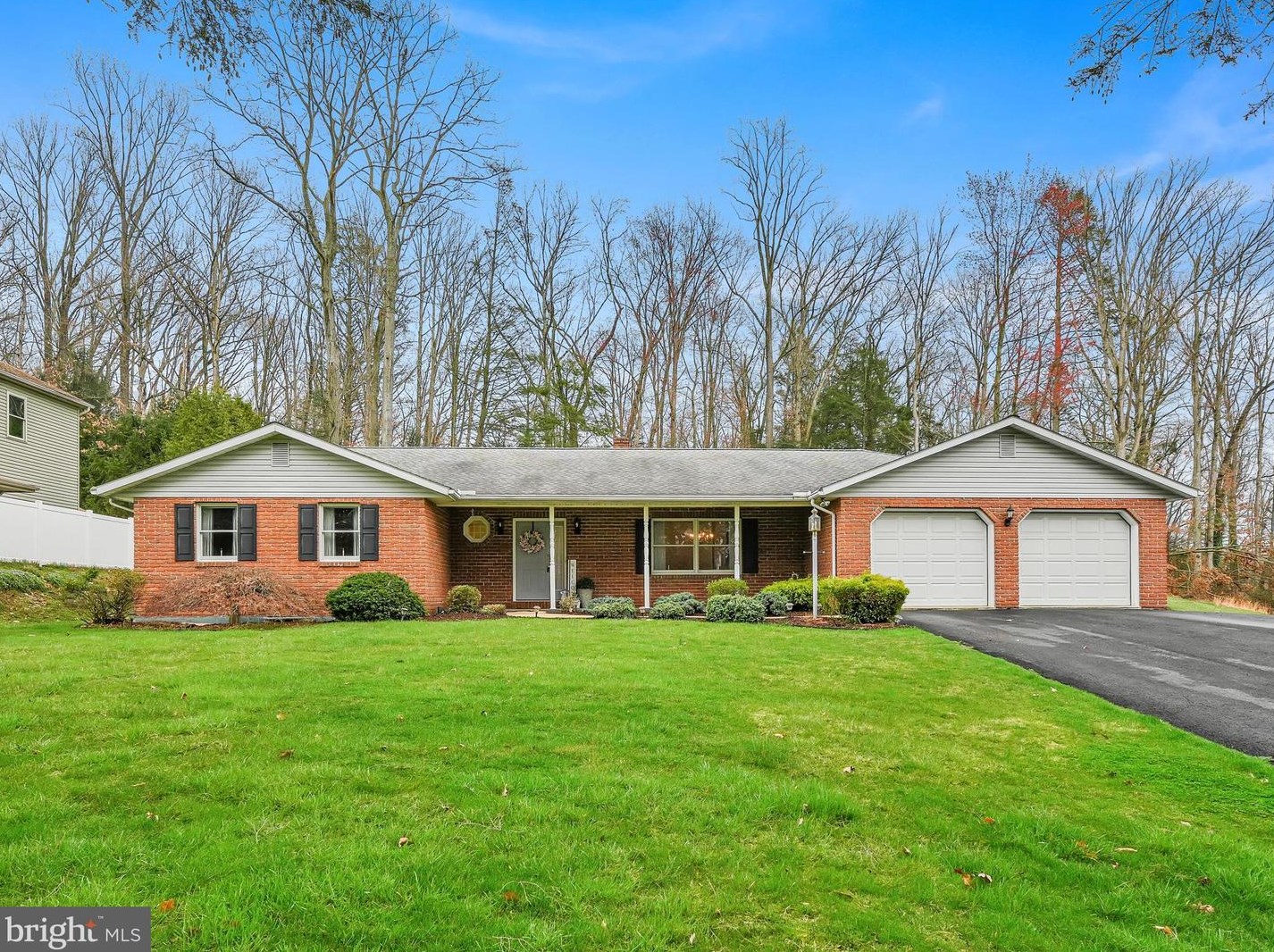 2 Hillside Dr, Lincoln Colliery, PA 17963
