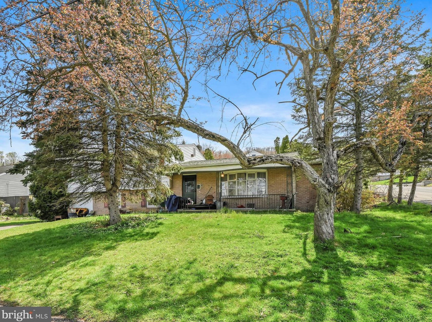 2333 Mahantongo St, Primrose, PA 17901