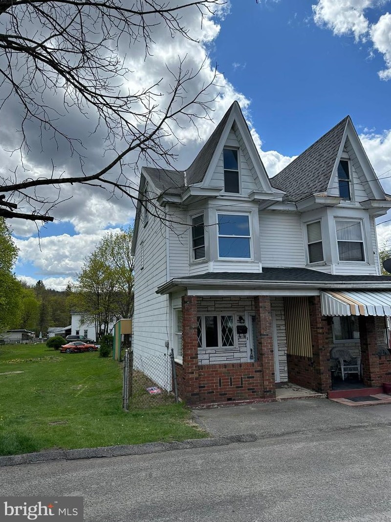 602 Union St, Hometown, PA 18252-1623
