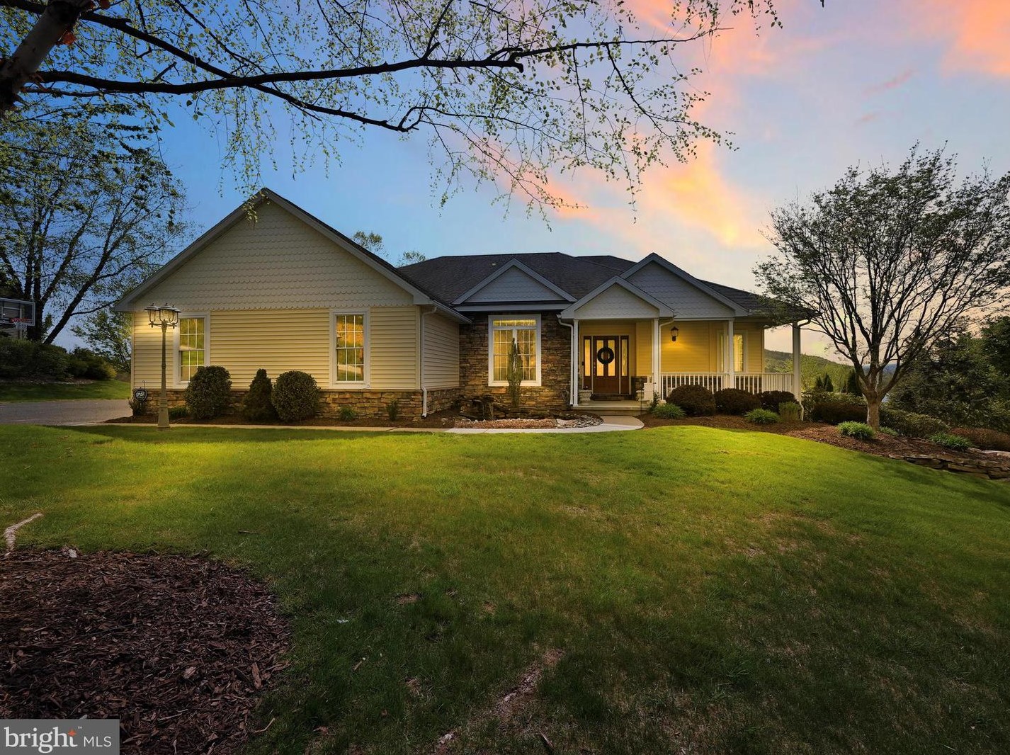 521 Lake Front Dr, Molino, PA 17961