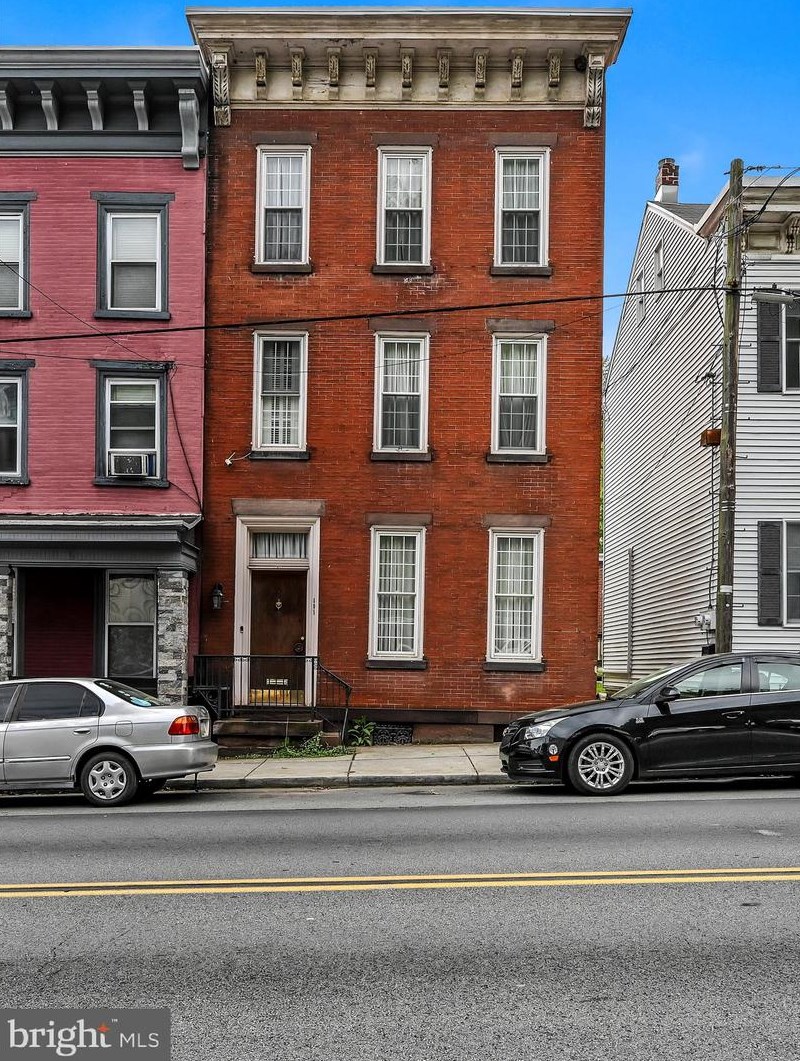 805 Market St, Primrose, PA 17901-2814