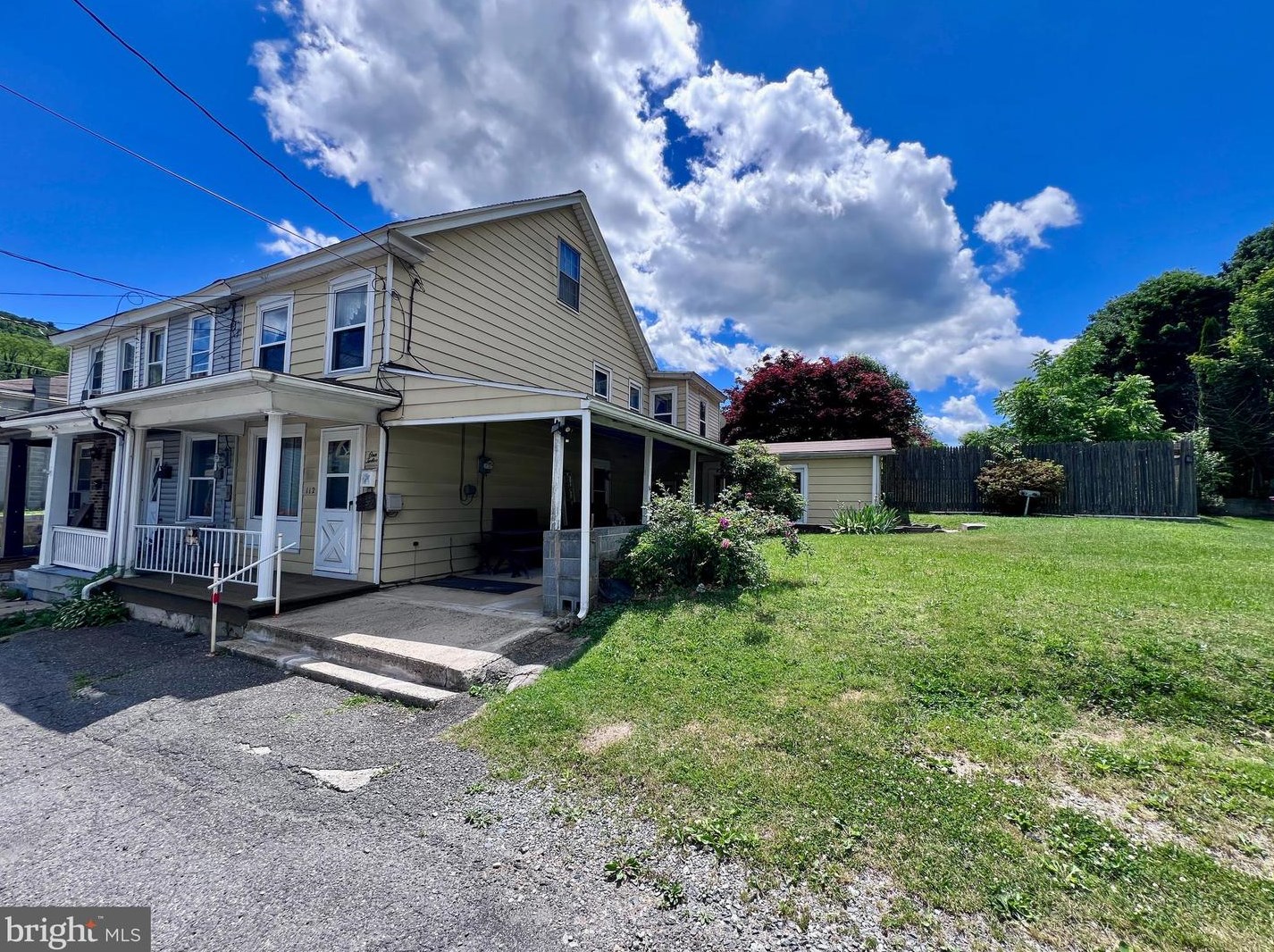 112 Green St, Hometown, PA 18252-2304