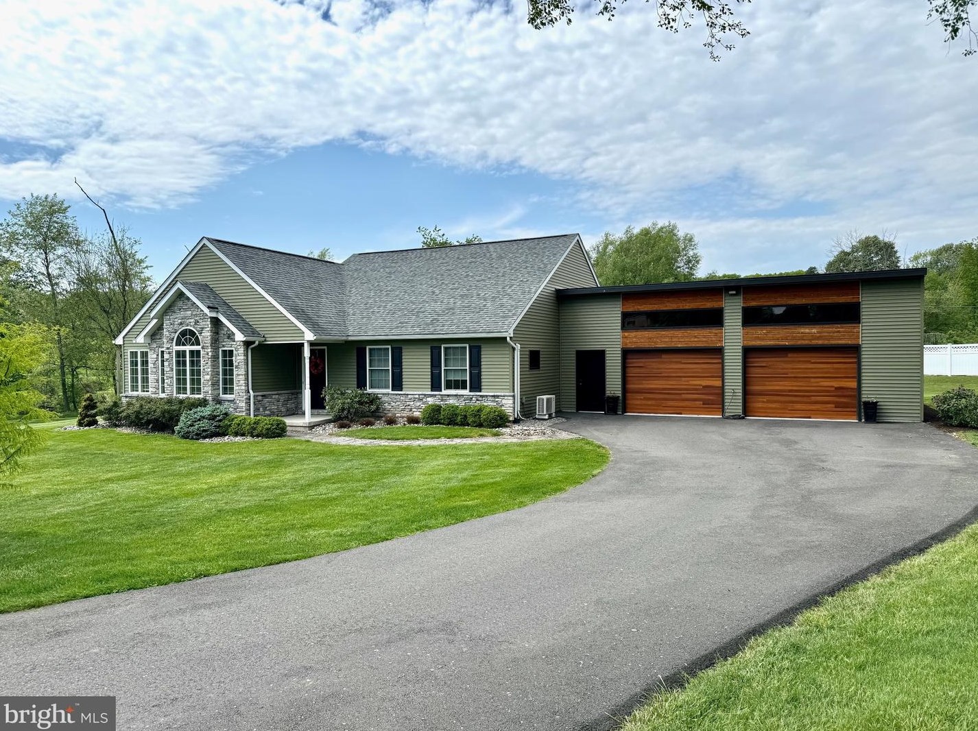 5 Meadow Brook Dr, Schuylkill Haven, PA 17972