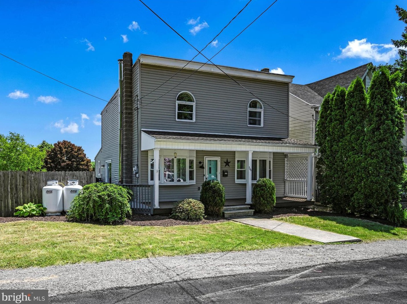 728 John St, Frackville, PA 17931-1004