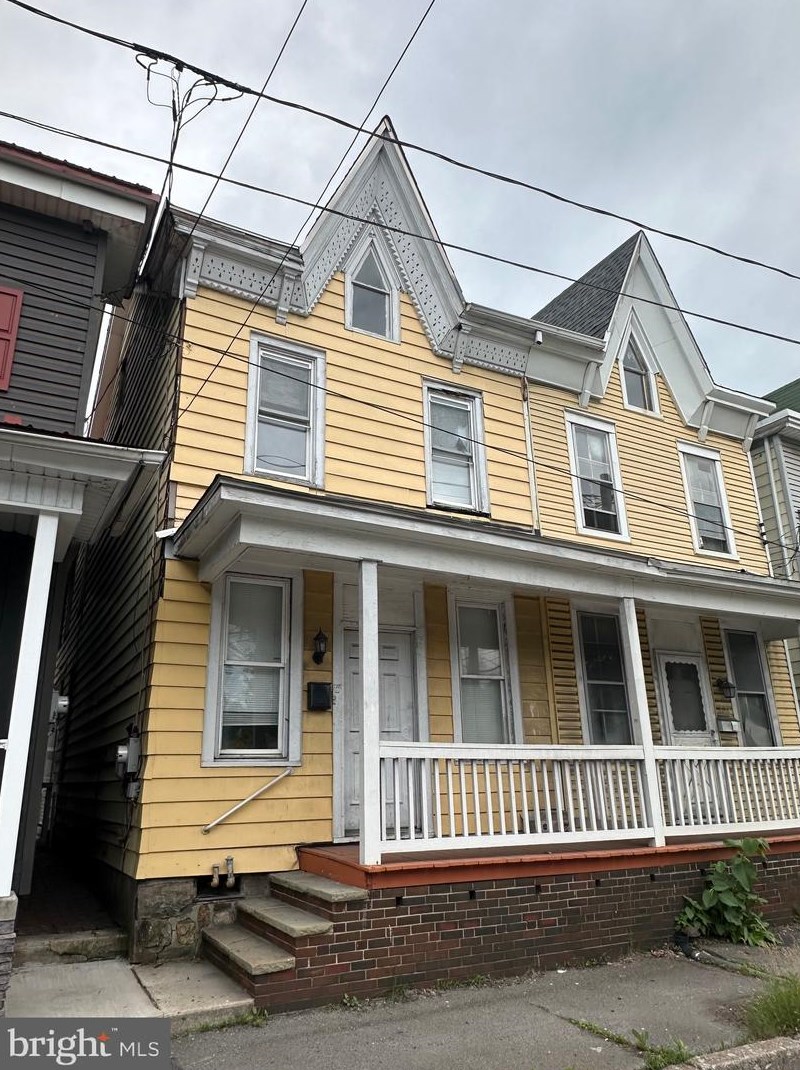 15 S Sillyman St, West Cressona, PA 17929