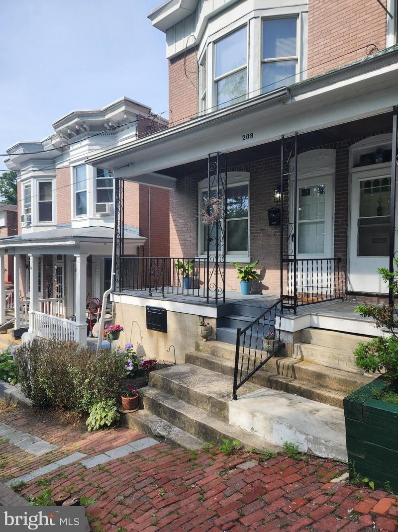 208 9th St, Primrose, PA 17901-3404