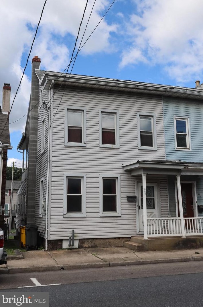 305 Dock St, Schuylkill Haven, PA 17972-1211