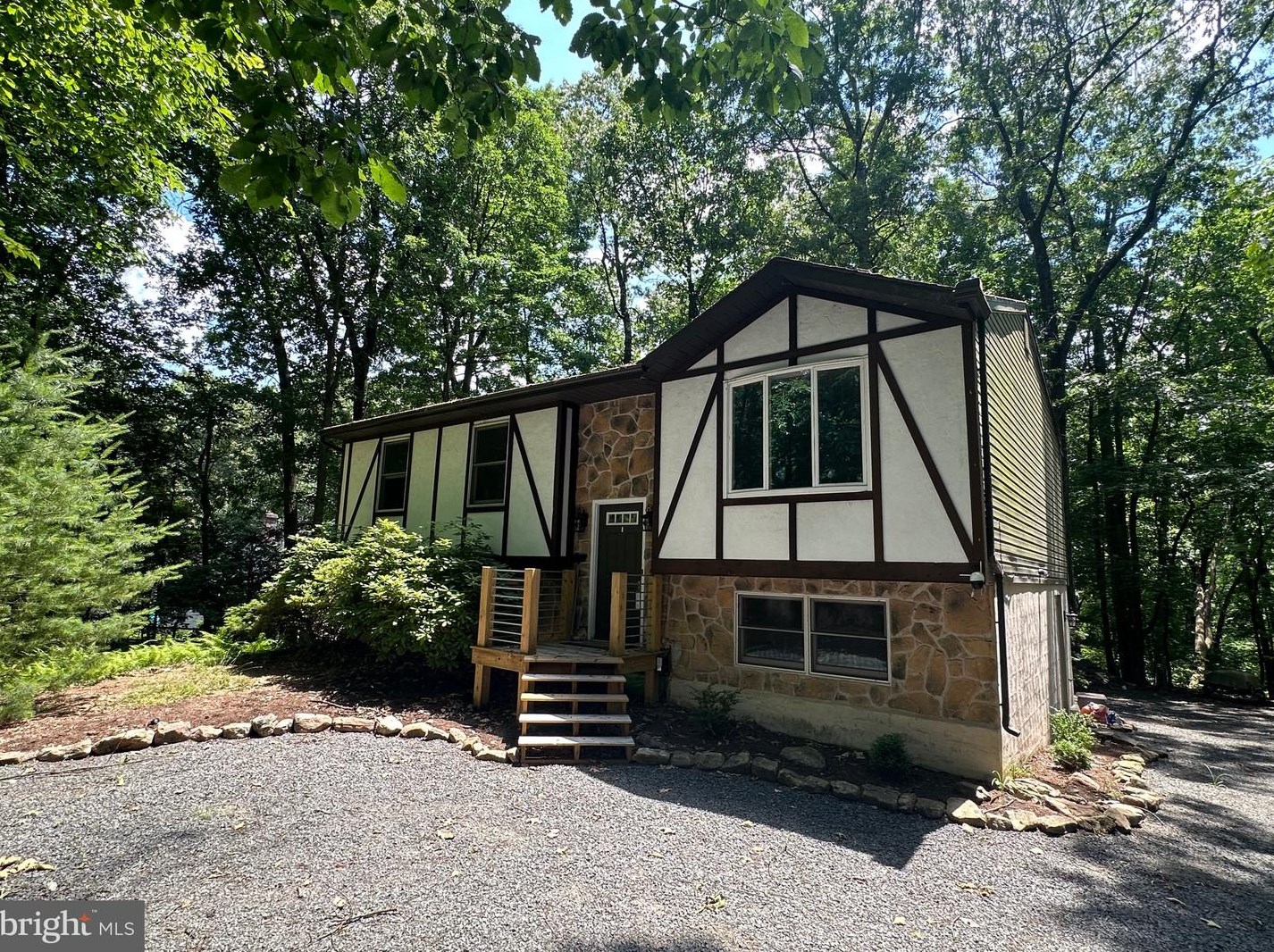 1976 Running Deer Dr, Brommerstown, PA 17922