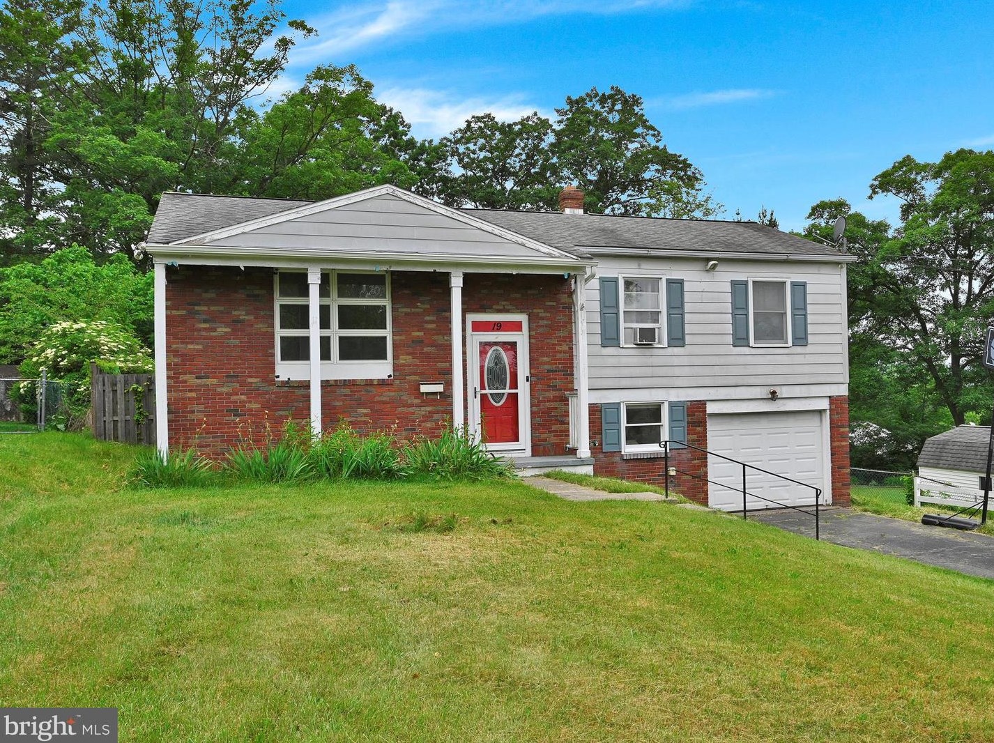 19 S 23rd St, Primrose, PA 17901