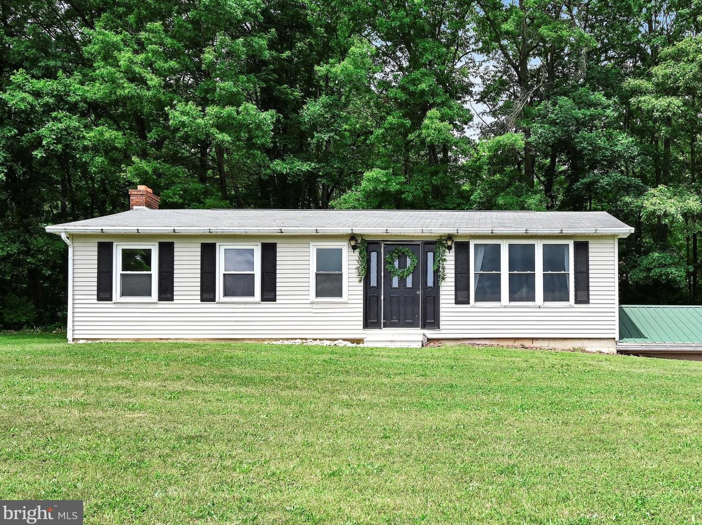 17 Pine Heights Dr, Lincoln Colliery, PA 17963-8716