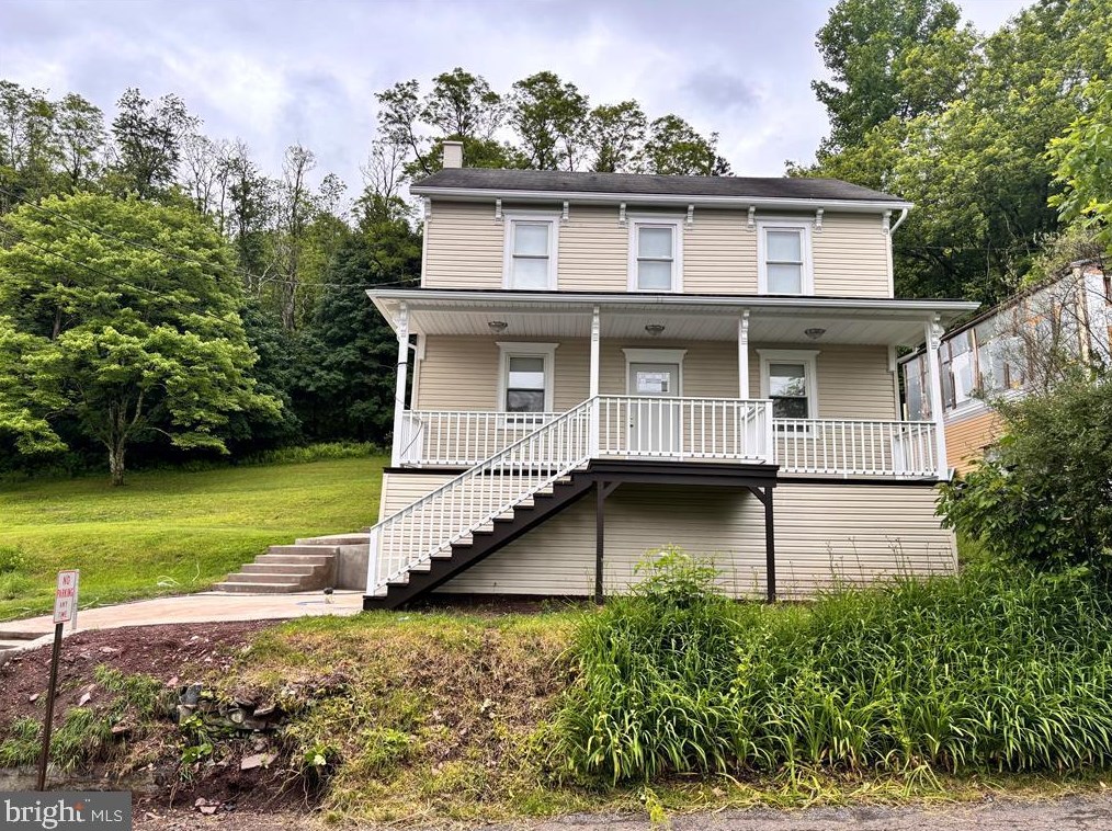11 Golf Rd, Barnesville, PA 18214