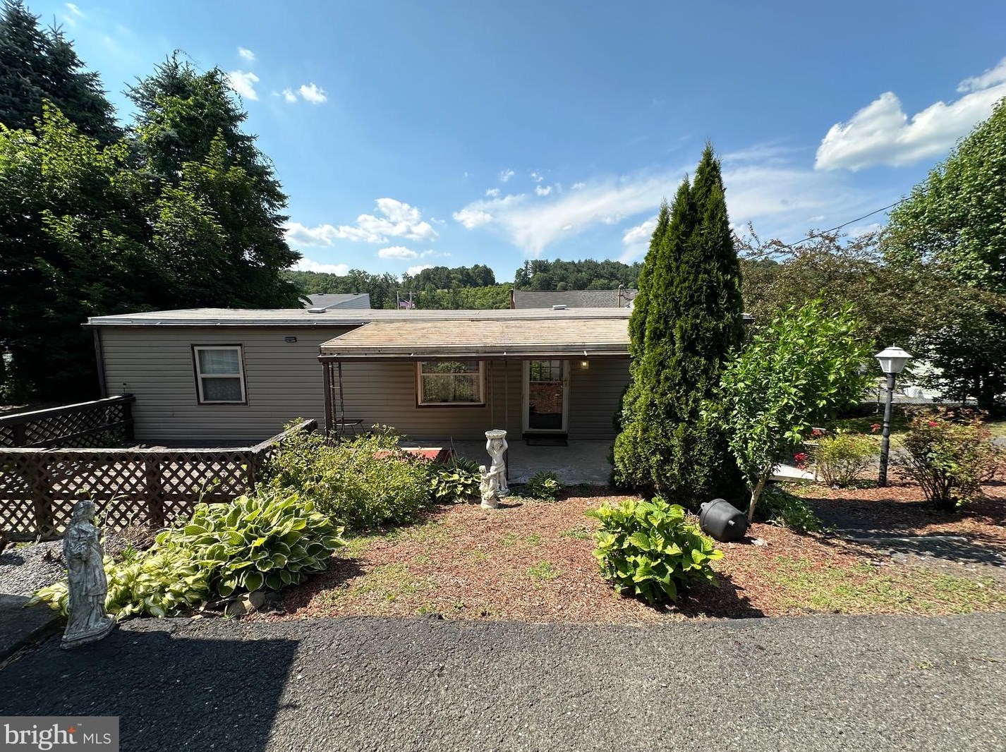 71 E Savory St, Primrose, PA 17901