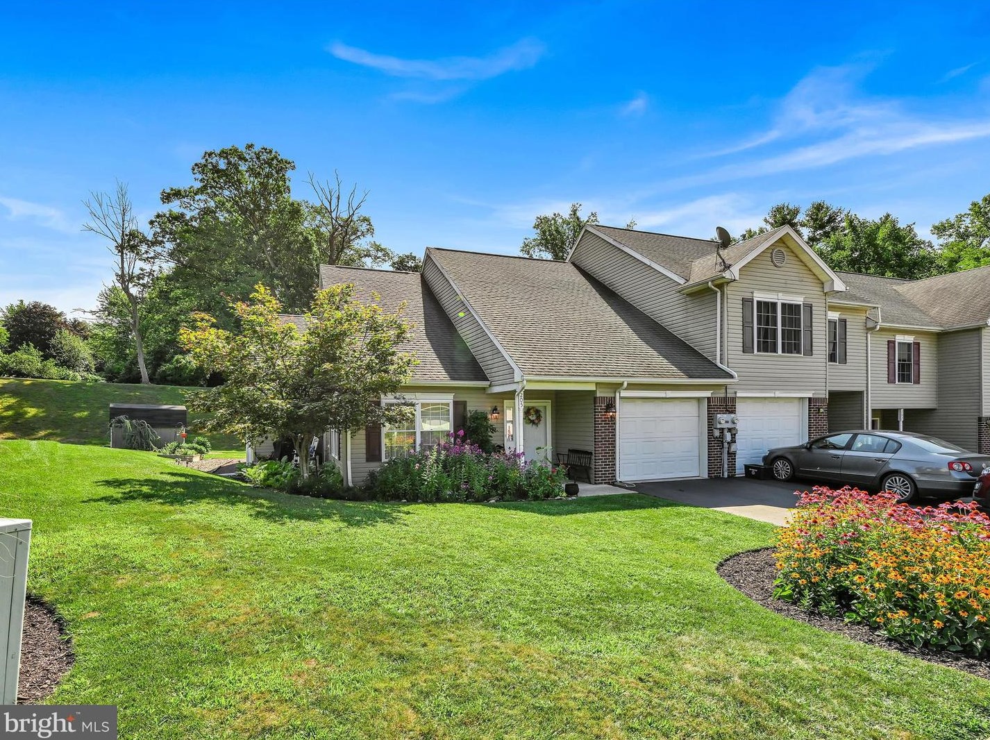 205 Pine Crest Village Dr, Lincoln Colliery, PA 17963