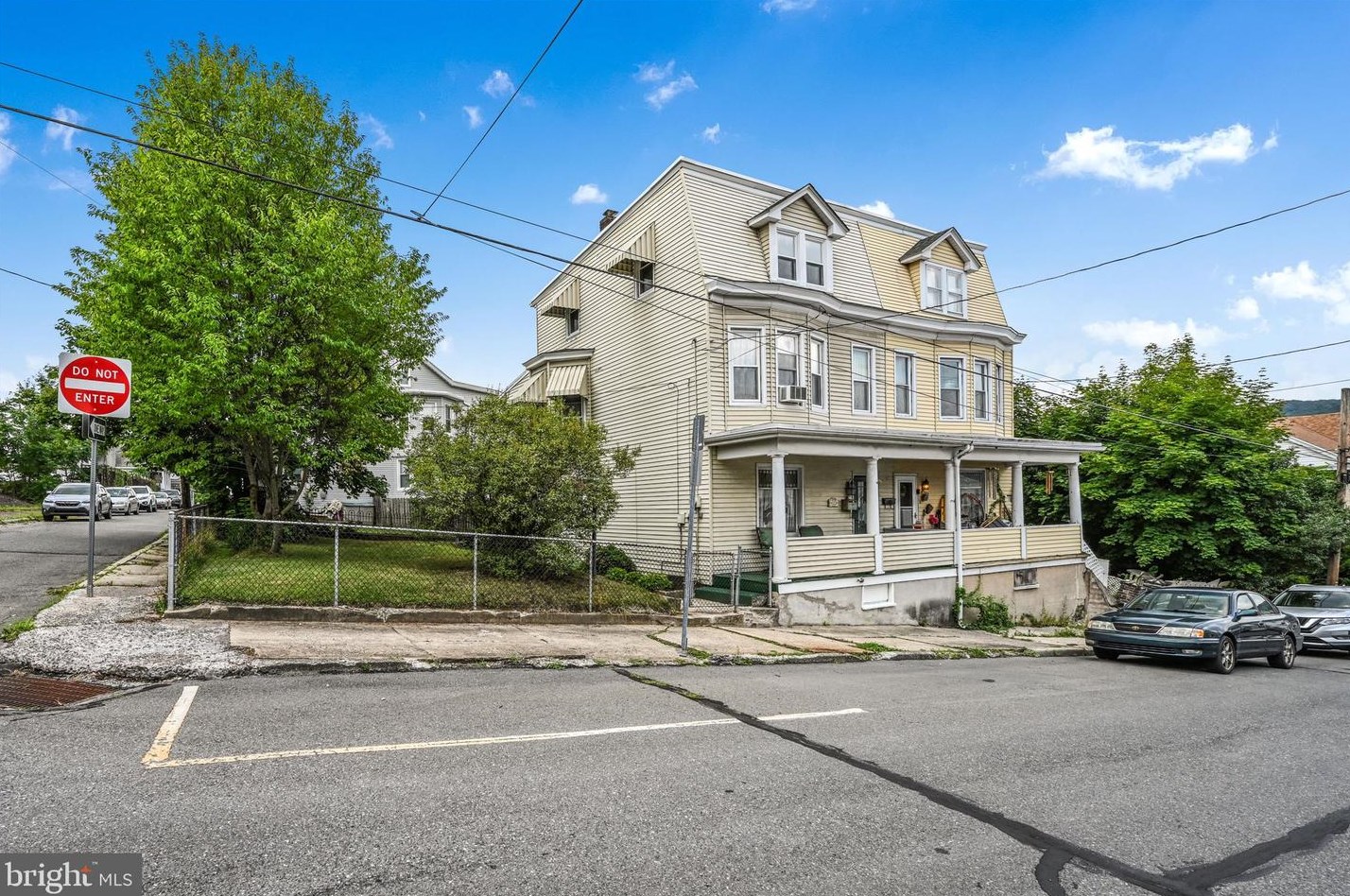 222 S Second St, Coaldale, PA 18218