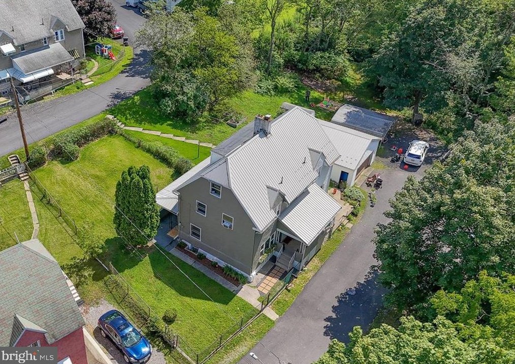 216 Oak St, Kaska, PA 17959