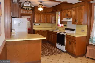 1344 W Norwegian St, Pottsville, PA 17901 - Photo 6