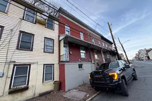 563 S Centre St, Pottsville, PA 17901 - Photo 2