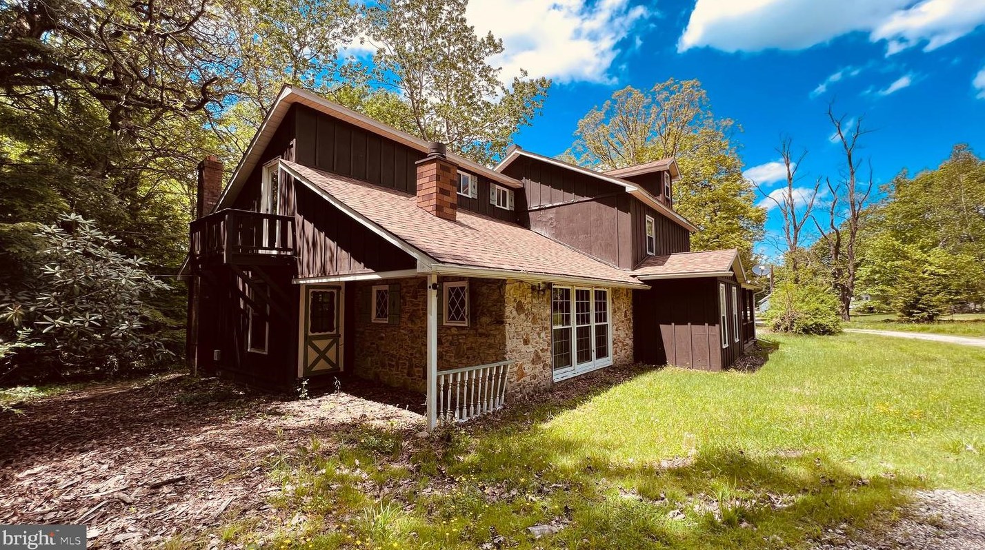 225 Leppert Rd, Central City, PA 15926-8804