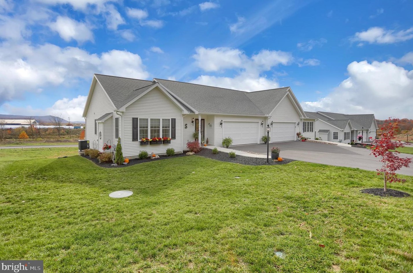 303 Limerick Ln, Blue Hill, PA 17870