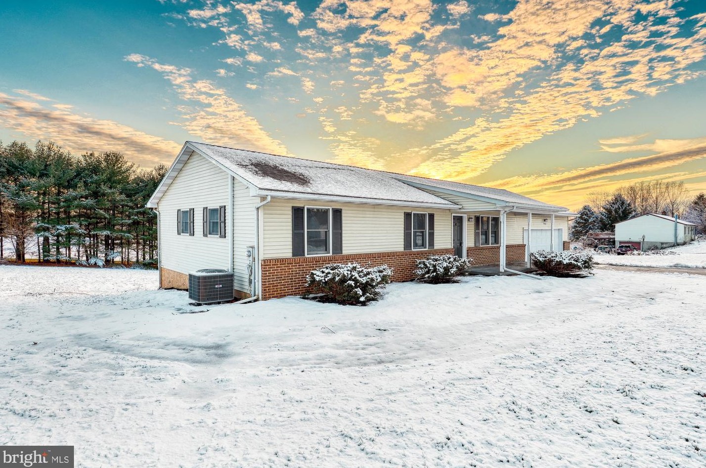 9062 Reynolds Mill Rd, Seven Valleys, PA 17360-9311