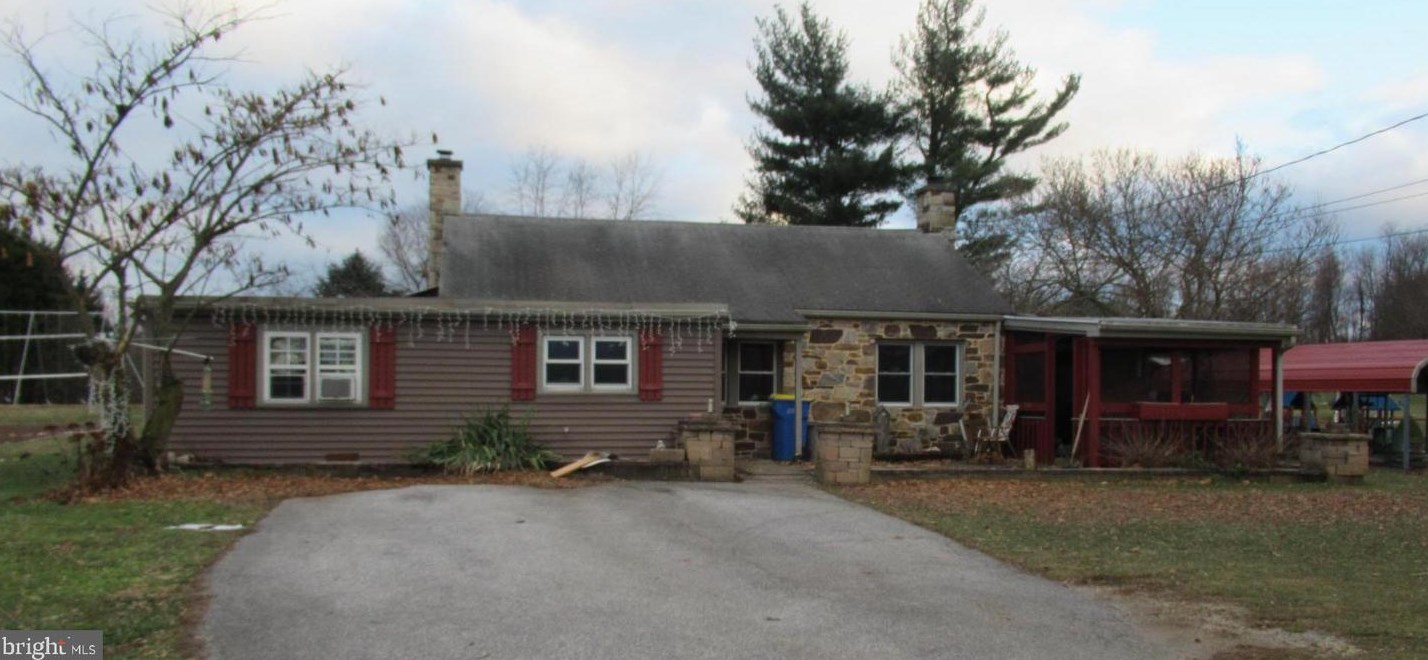 6090 Old Hanover Rd, Spring Grove, PA 17362