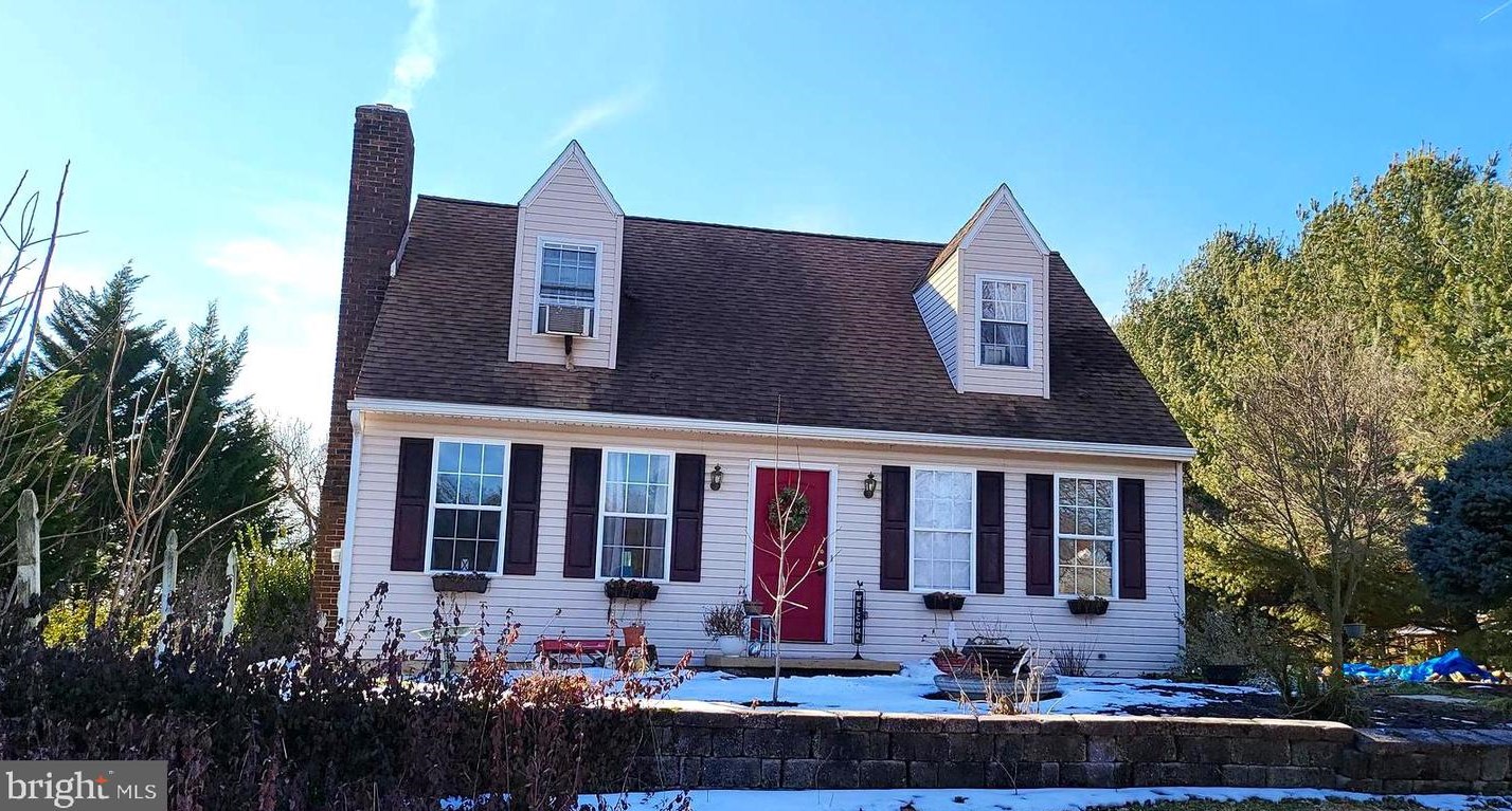736 Iron Ridge Rd, Spring Grove, PA 17362
