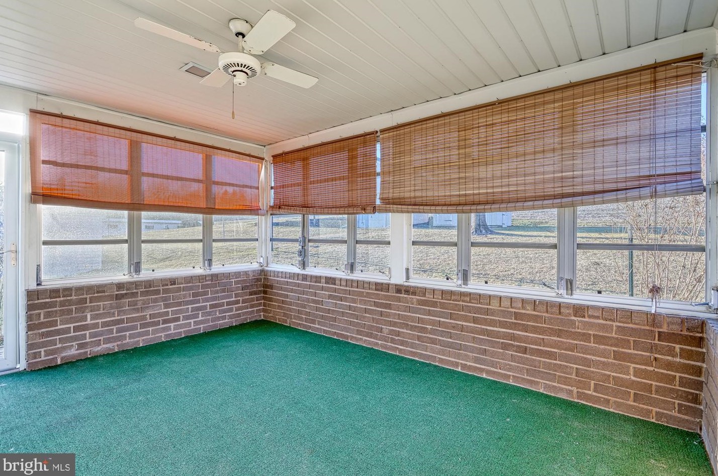 185 Hanover St, Spring Grove PA  17362-1103 exterior