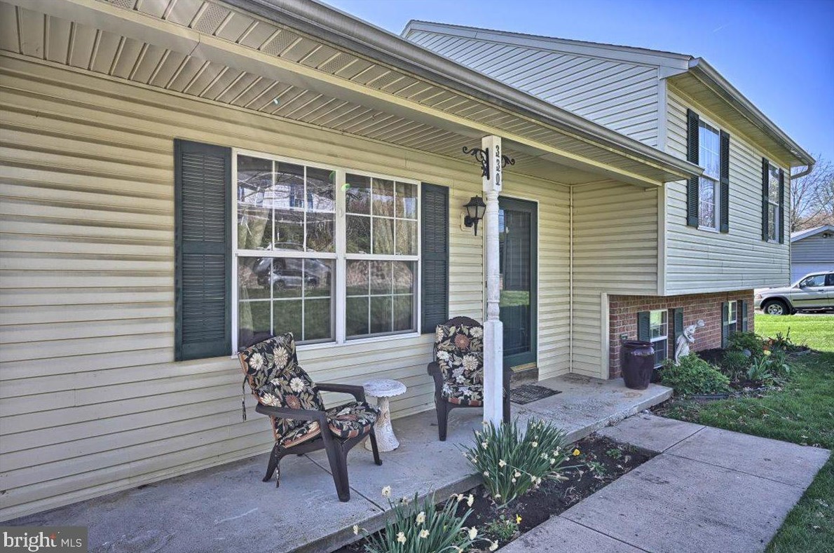 330 Pulaski Pl, Yoe, PA 17313-9642