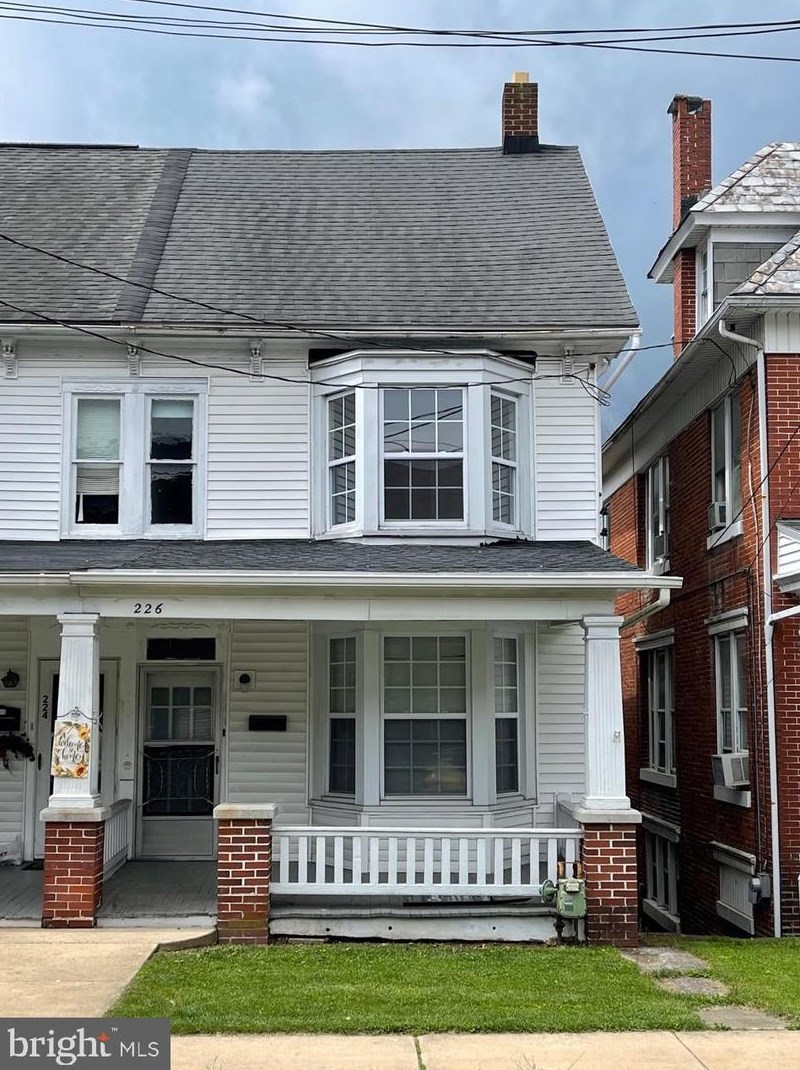 226 N Main St, Red Lion, PA 17356