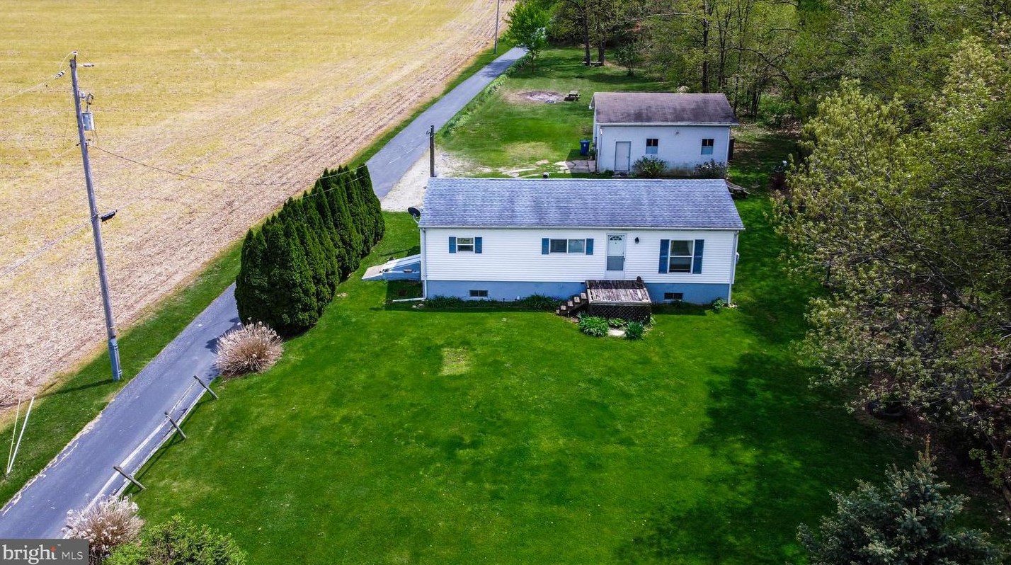 1232 Brown Rd, Spring Grove, PA 17362-8091