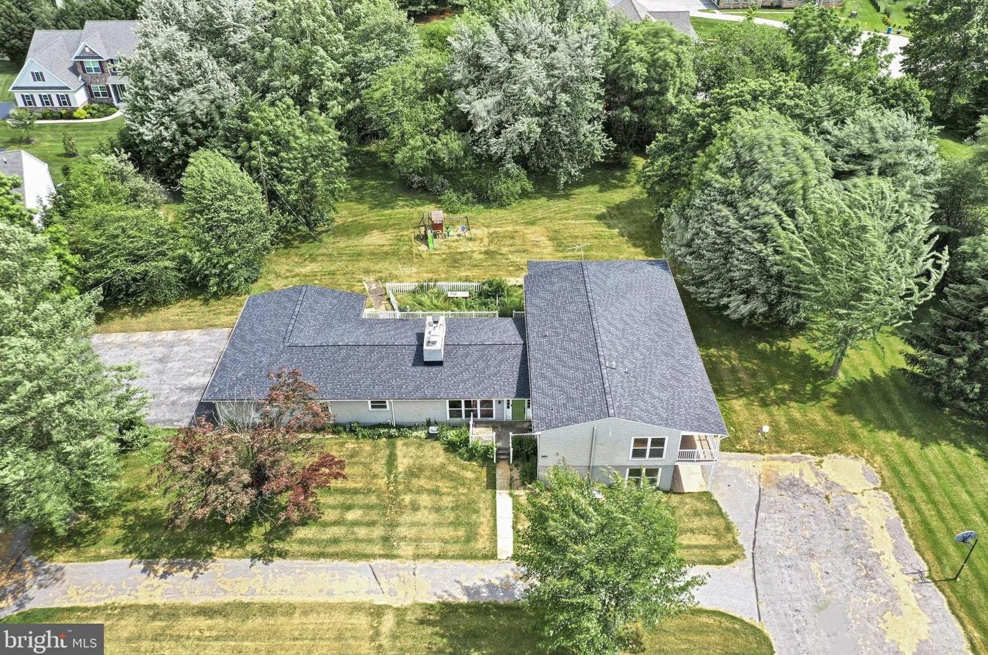 327 E Tolna Rd, Shrewsbury, PA 17361