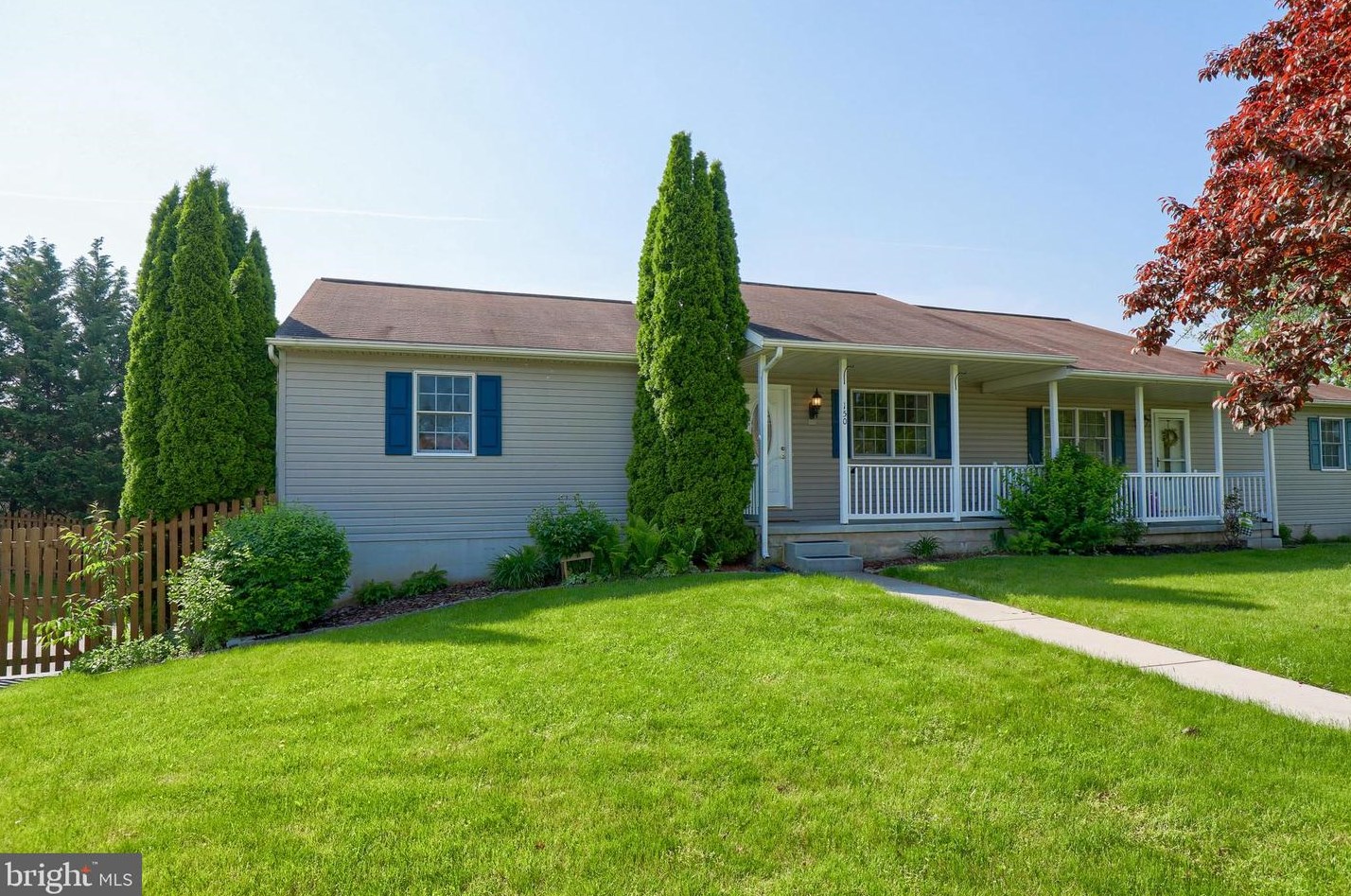 150 Greenfield St, Strinestown, PA 17345-9527
