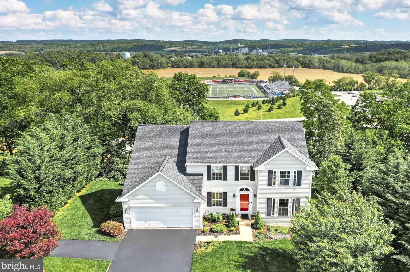 385 Lakeview Dr, Spring Grove, PA 17362