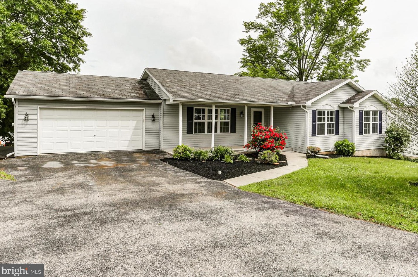 55 Dogwood Ln, Strinestown, PA 17345-9658