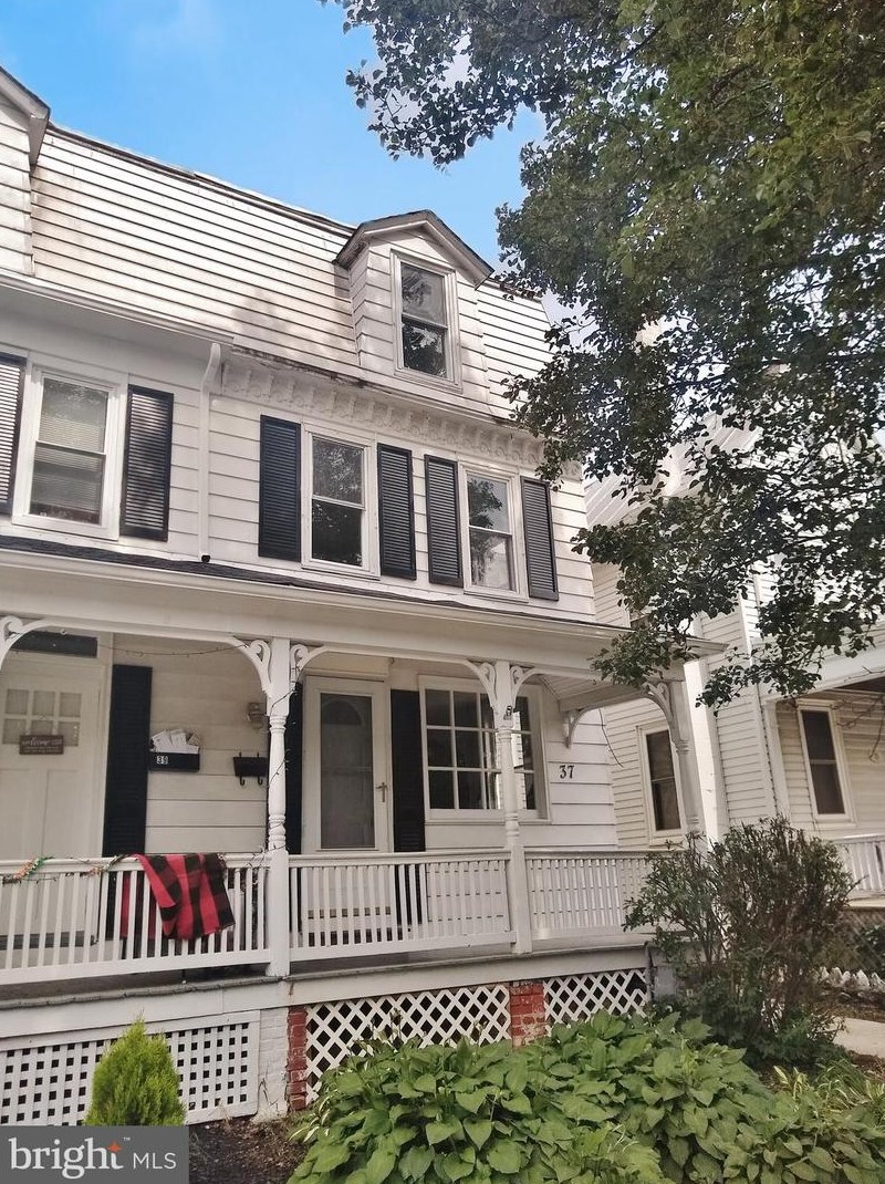 37 N Water St, Spring Grove, PA 17362