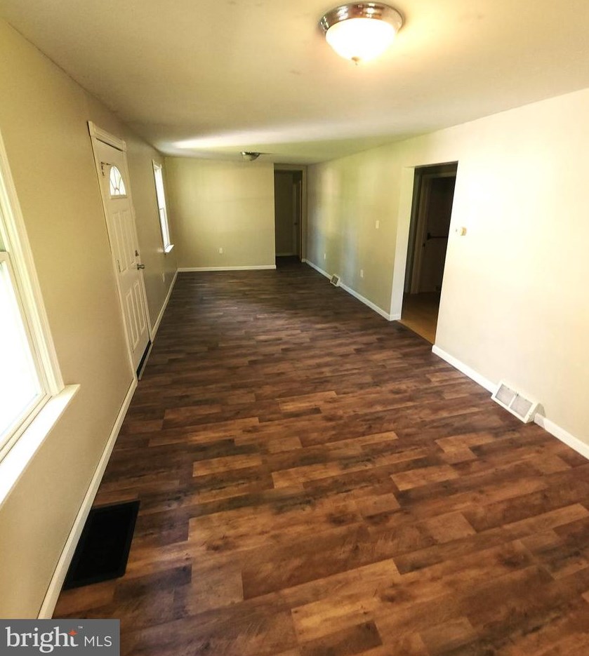 895 Conewago Creek Rd, Strinestown, PA 17345-9270