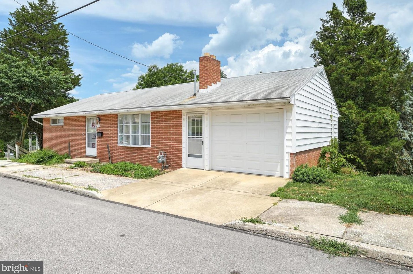 595 E Maple St, Yoe, PA 17313
