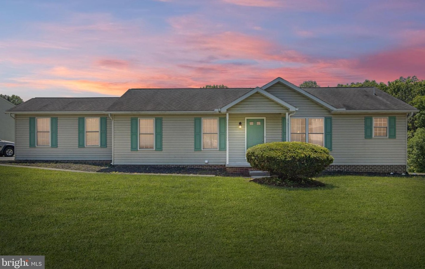 300 Pulaski Pl, Yoe, PA 17313-9642