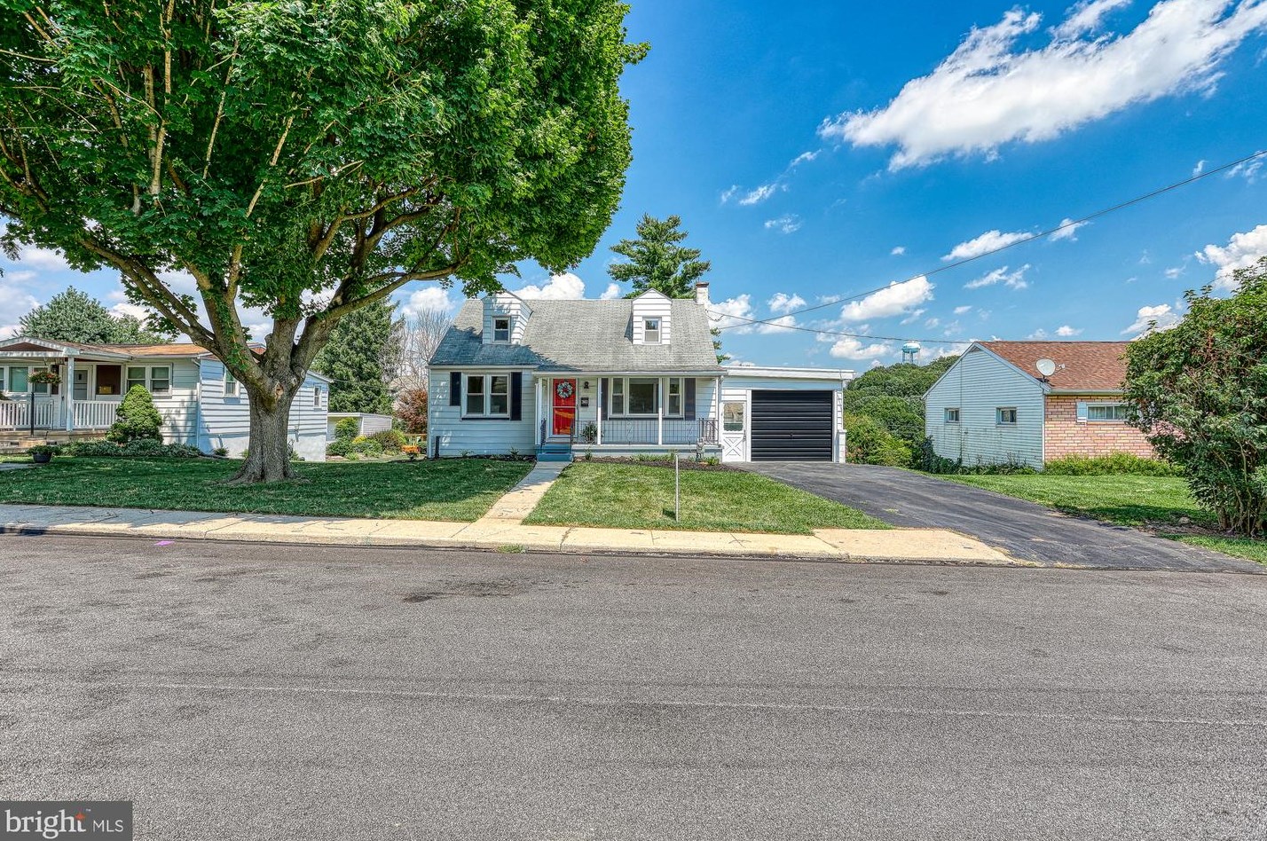 361 W Broad St, Yoe, PA 17313