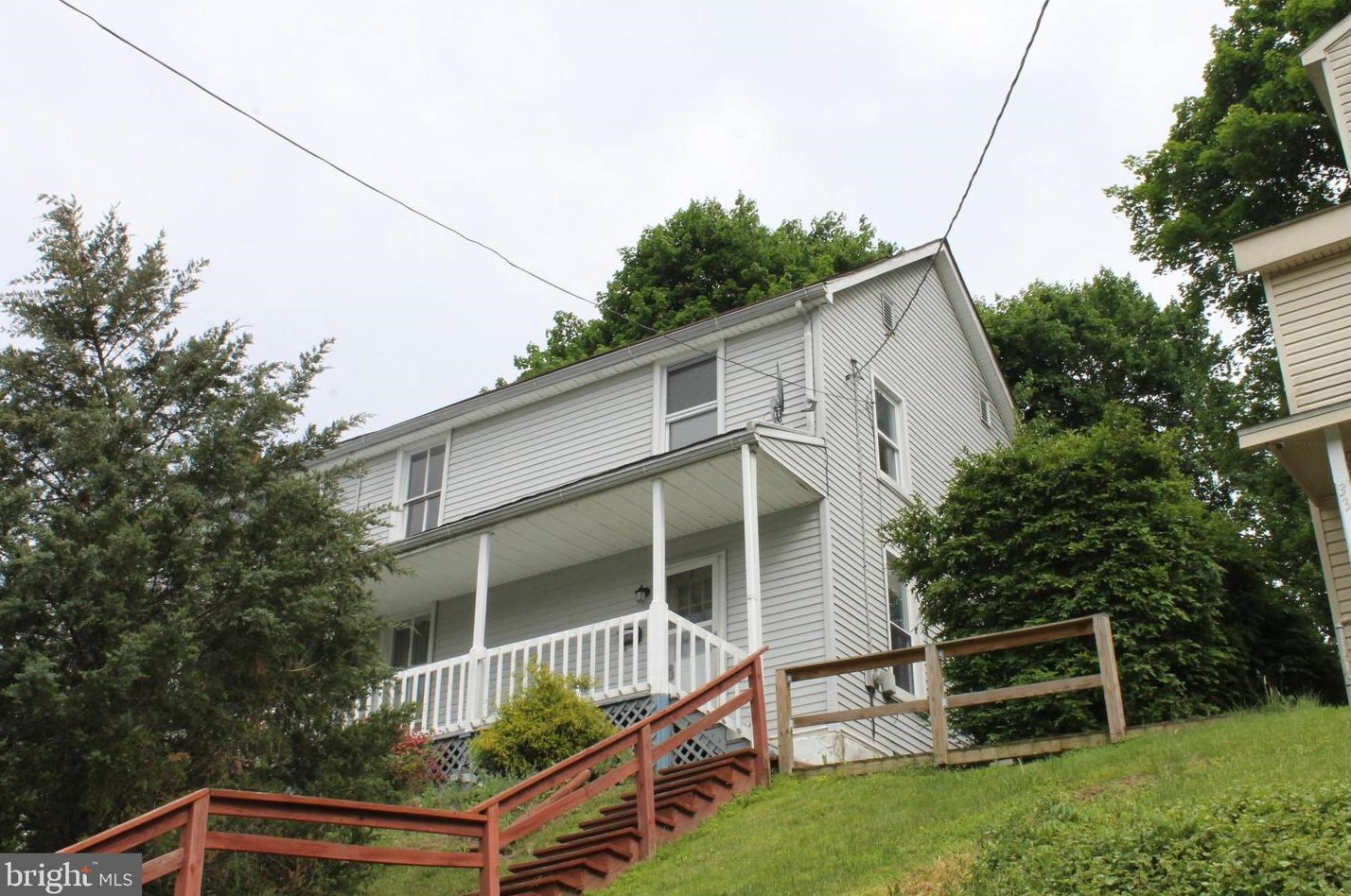35 Valley St, Hametown, PA 17327