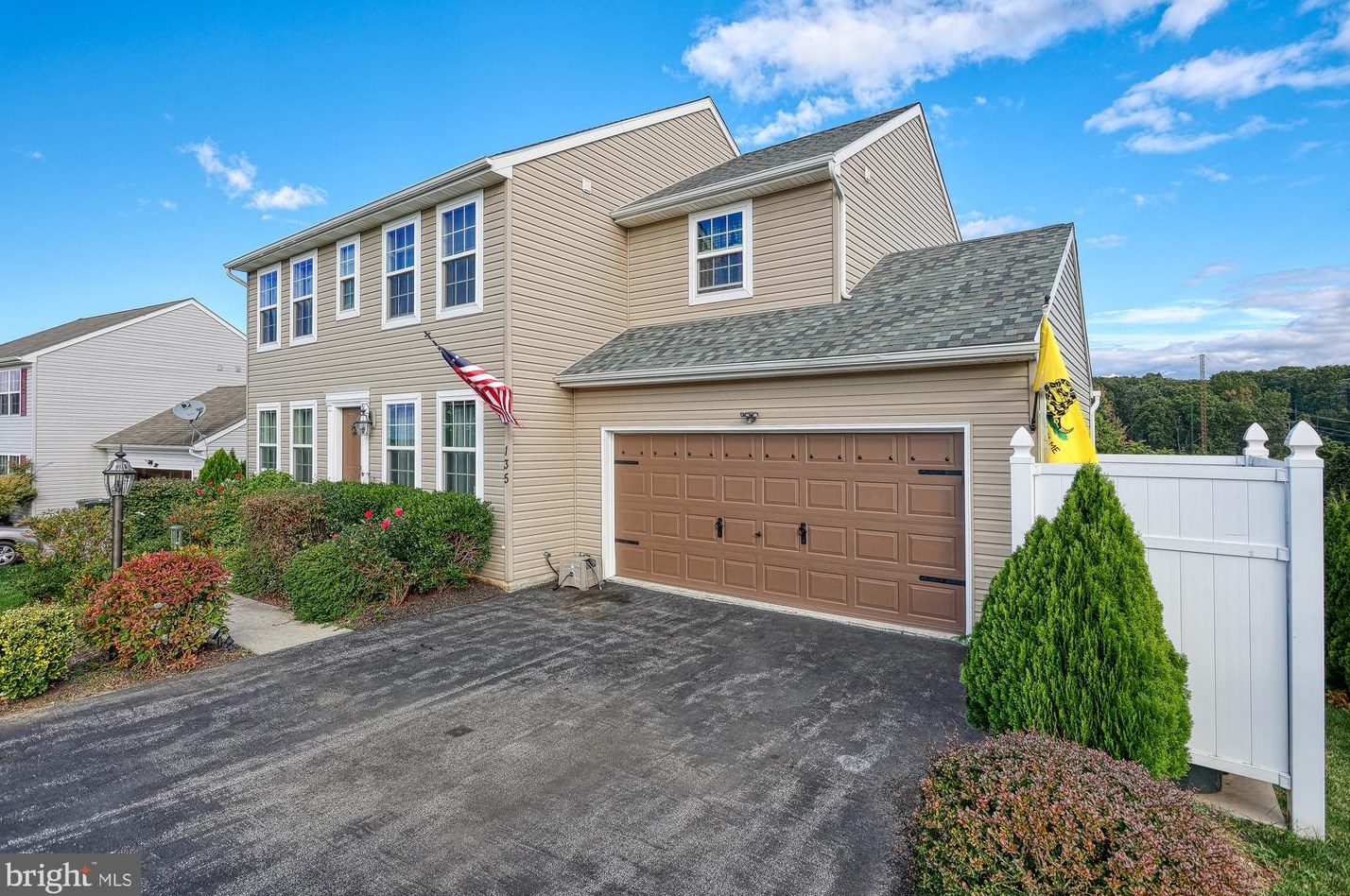 135 Azalea Dr, Bittersville, PA 17366-8519